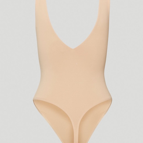 Aritzia Babaton Contour Bodysuit - Beige / Nude - V Neck - SZ XS - NWT - Picture 10 of 10